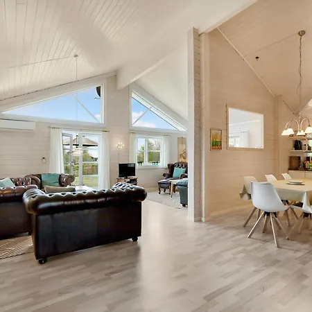 In With 3 Bedrooms And Internet